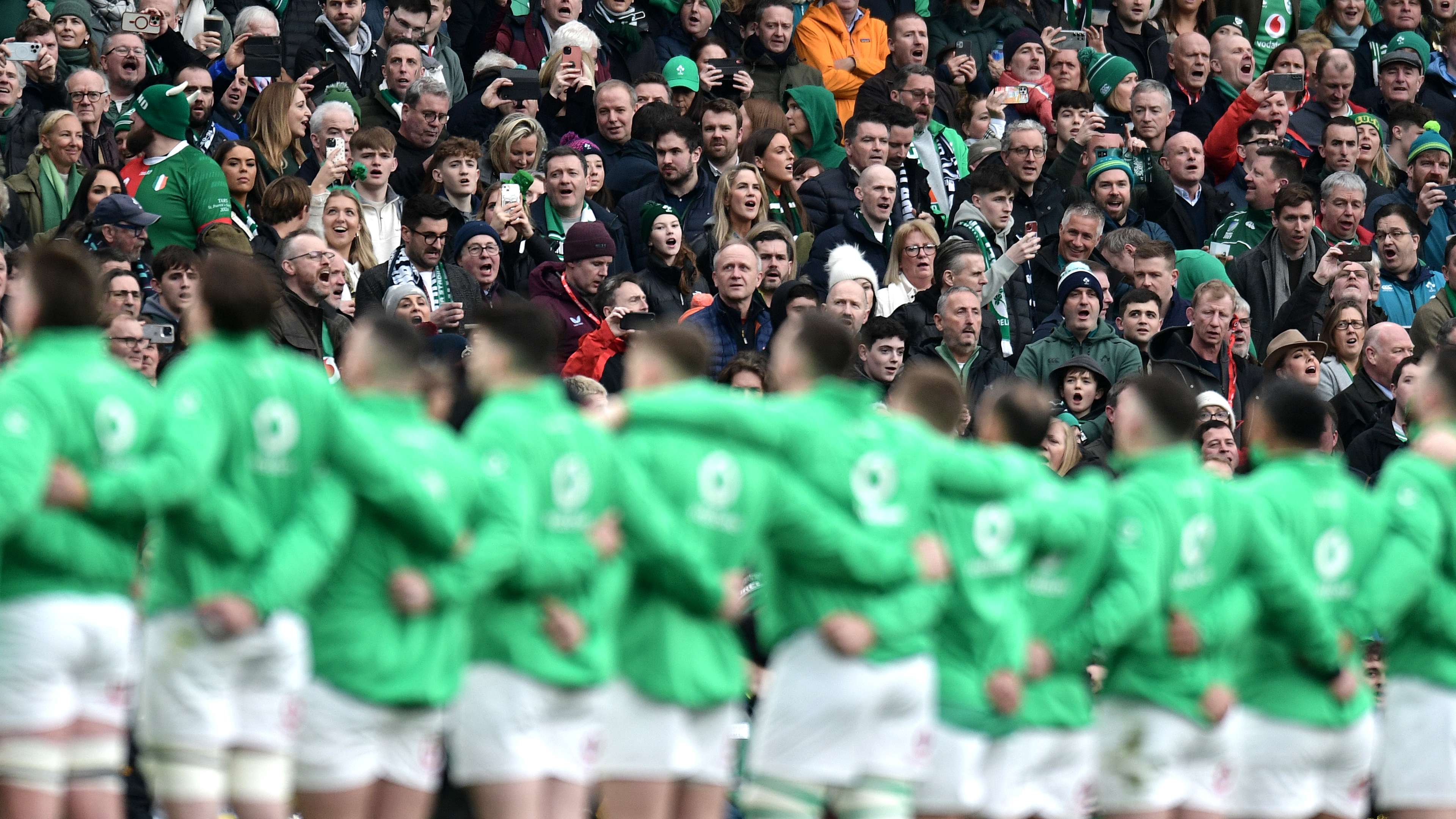 包括推出更 包括推出更