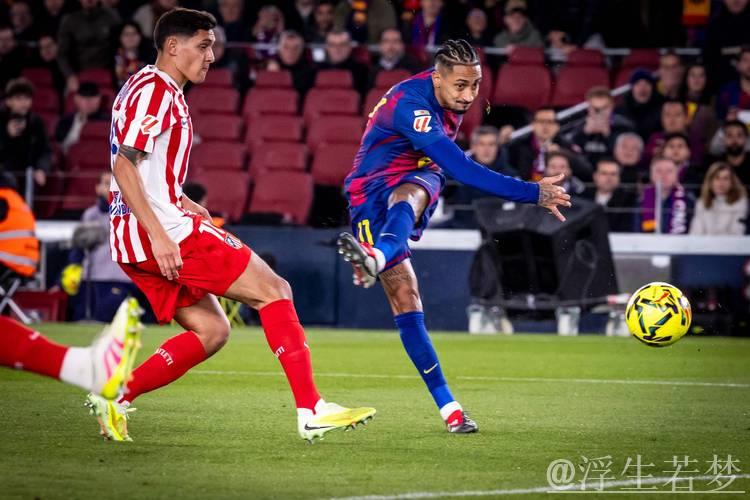 巴萨9000万球星力挽狂澜:单刀破门 亲吻队徽!全场4万人掌声致敬 巴萨9000万球星力挽狂澜:单刀破门 亲吻队徽!全场4万人掌声致敬