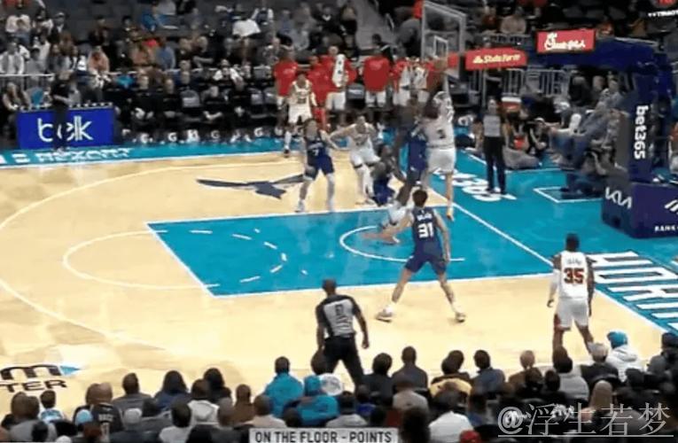 吉迪突然变向突破上篮命中，公牛领先5分仅剩39秒
